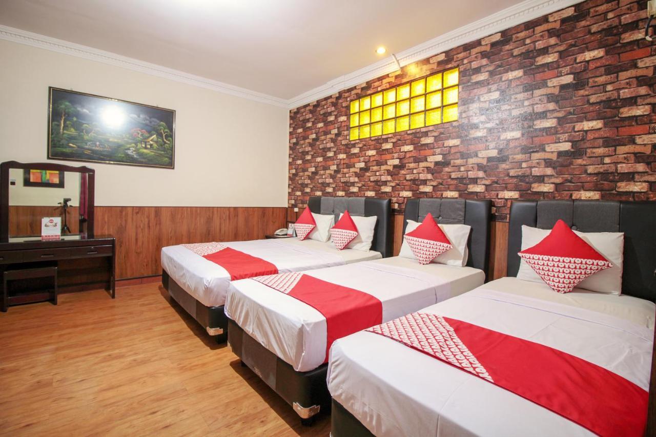 Vaccinated Staff - Oyo 352 Homestay Sabang Bandung Kültér fotó