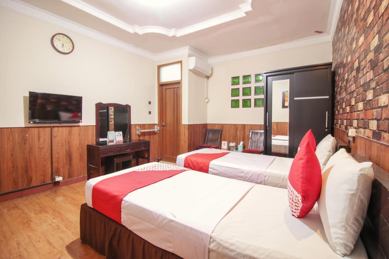 Vaccinated Staff - Oyo 352 Homestay Sabang Bandung Kültér fotó