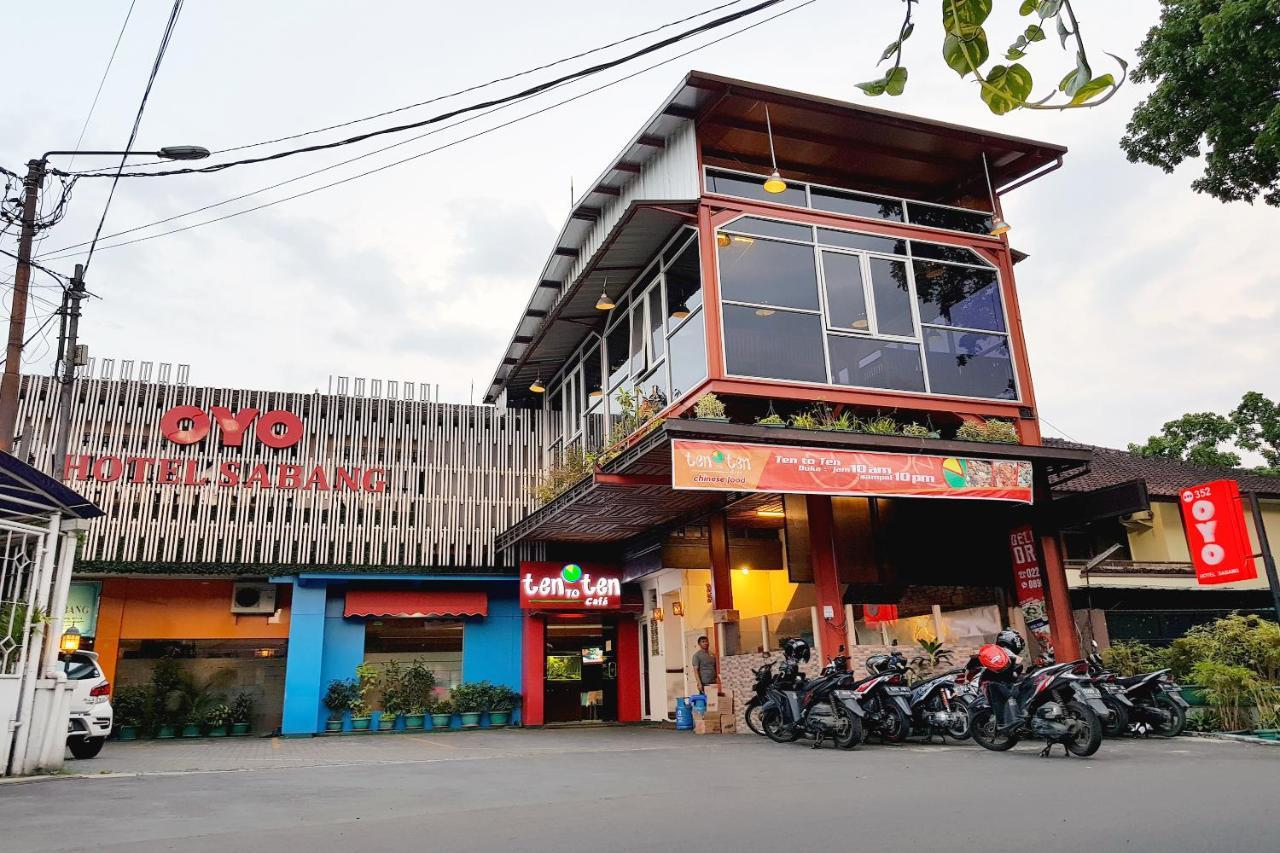 Vaccinated Staff - Oyo 352 Homestay Sabang Bandung Kültér fotó
