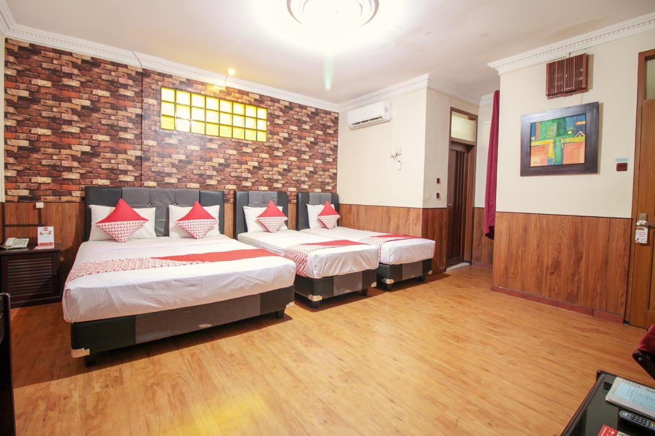 Vaccinated Staff - Oyo 352 Homestay Sabang Bandung Kültér fotó
