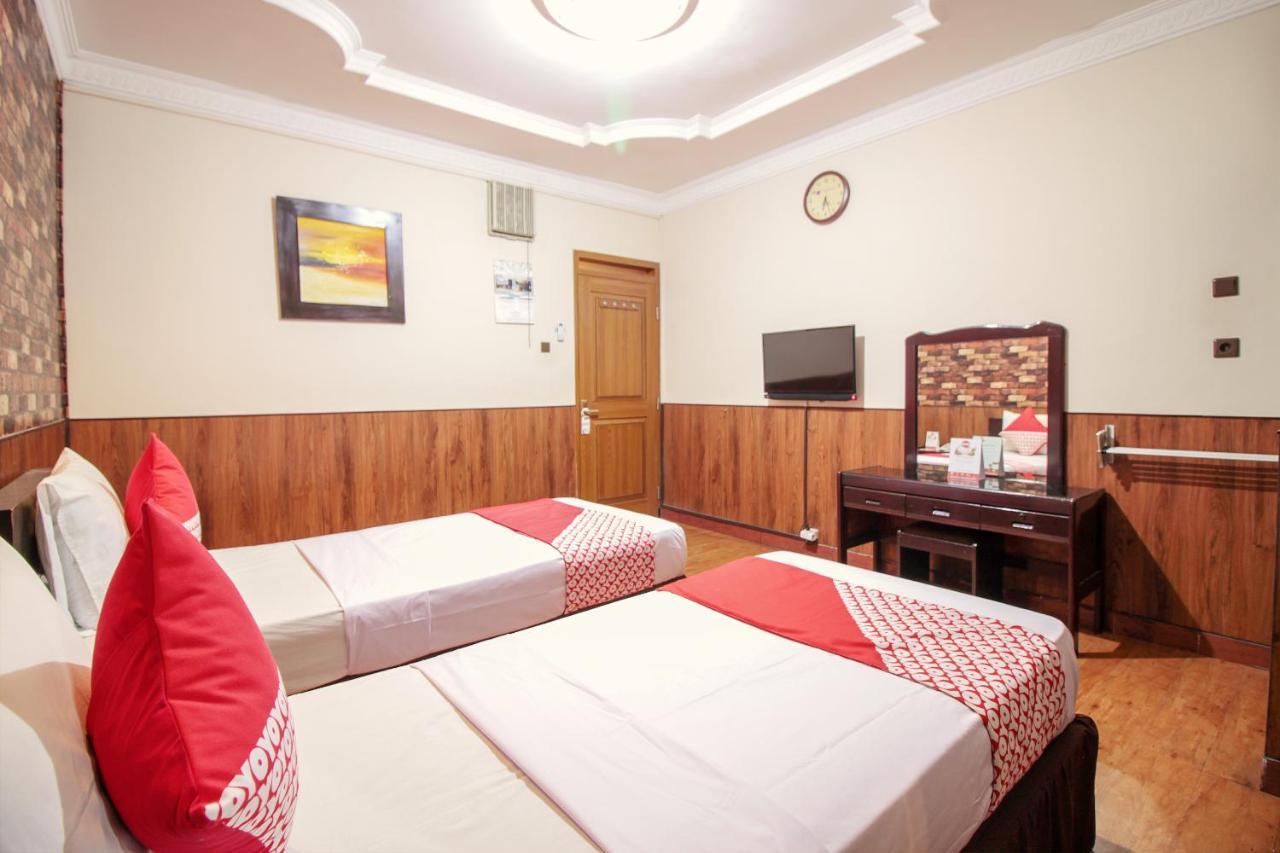 Vaccinated Staff - Oyo 352 Homestay Sabang Bandung Kültér fotó