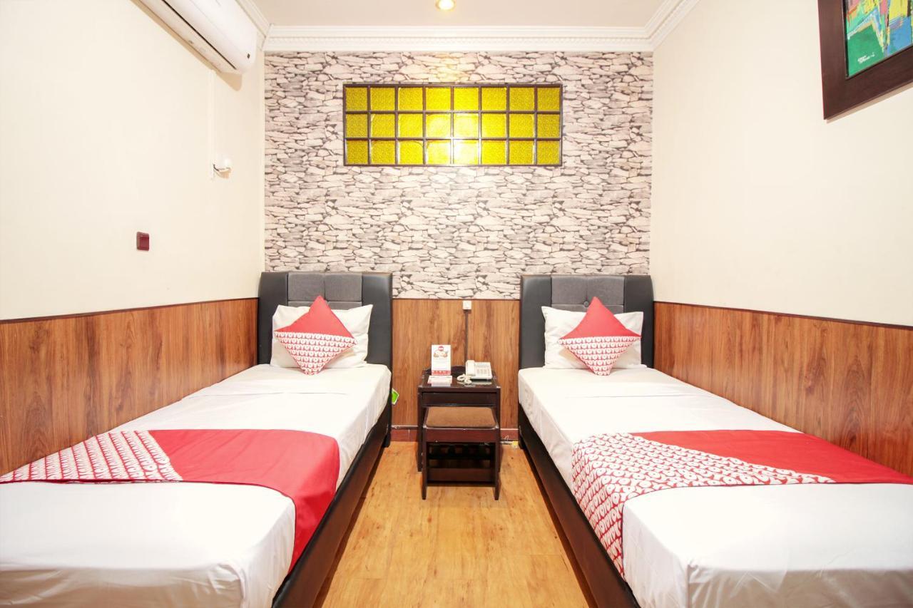 Vaccinated Staff - Oyo 352 Homestay Sabang Bandung Kültér fotó